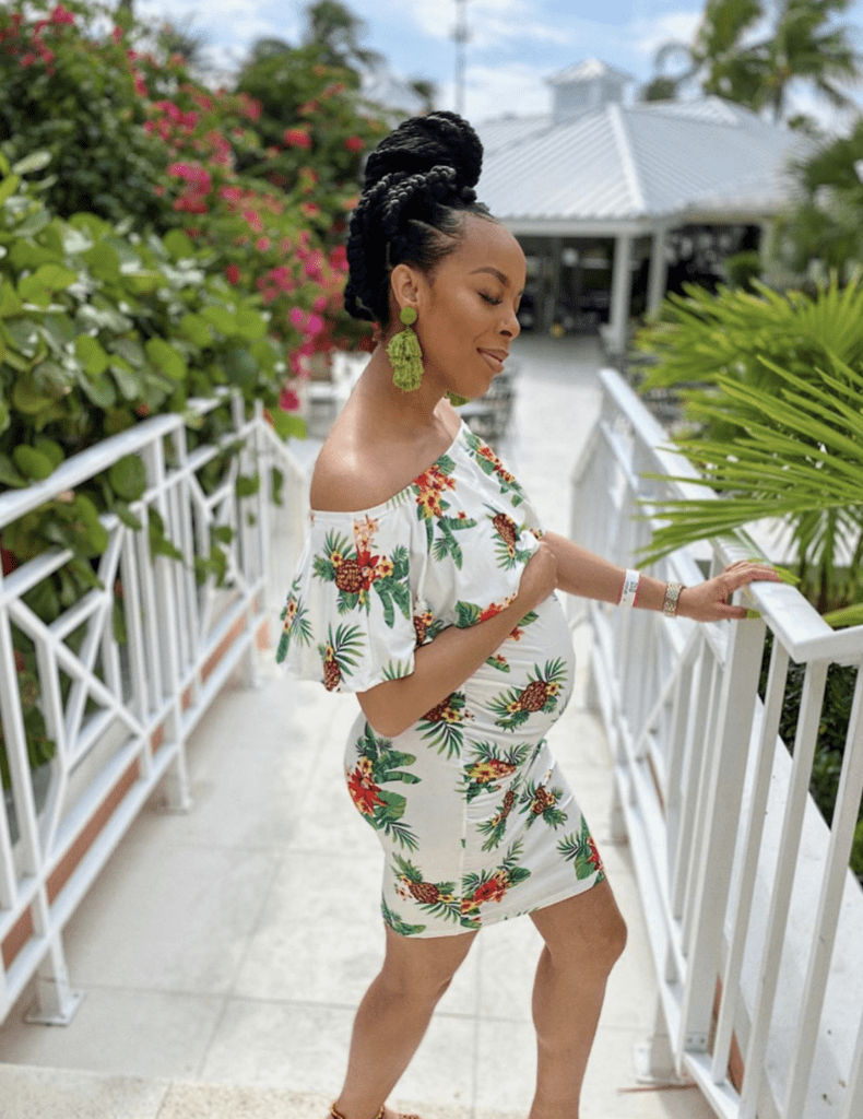 Summer maternity fashion