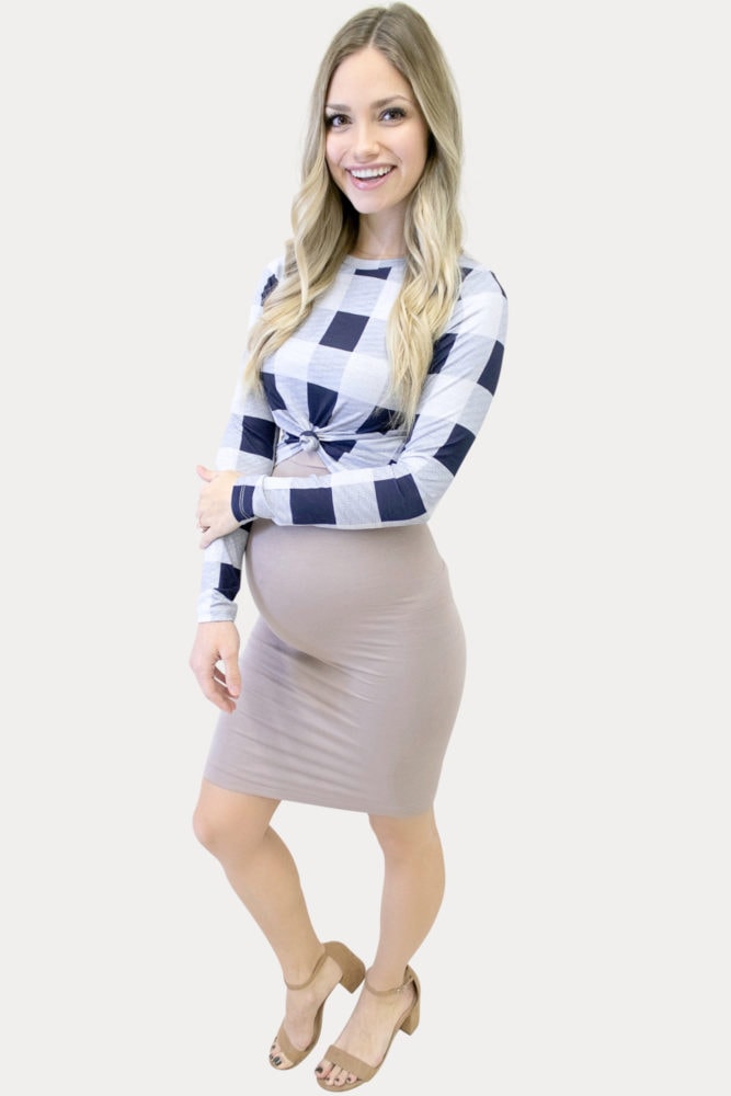 plaid maternity outfit